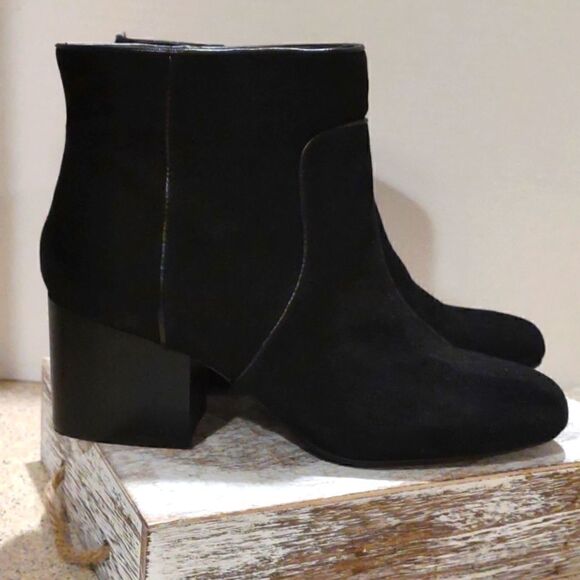 👍 Aerosoles Black Suede Booties Size 9.  A12 - Picture 1 of 5